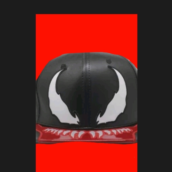 Venom fitted 21 CM new no tags - Picture 1 of 1